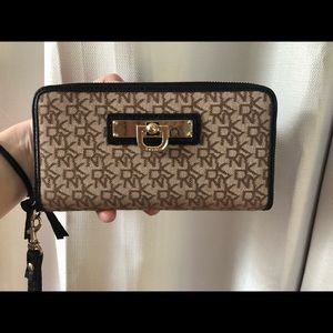 DKNY small wallet/wristlet